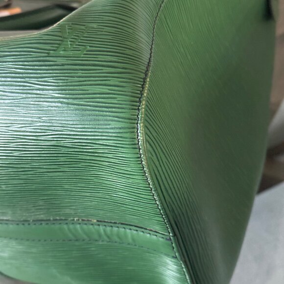 LOUIS VUITTON EPI LEATHER Vintage Keepall 45 Borneo Green - Picture 13 of 16